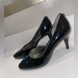 Bandolino all black womans stilletos size 7.5 preowned in great condition